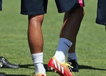 Xavi trainiert in speziellen Adidas Predator Instinct Xavi trainiert in speziellen Adidas Predator Instinct